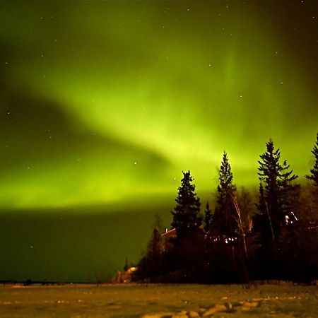 Mabuhay Lakeside Manor Bed and Breakfast Yellowknife Buitenkant foto