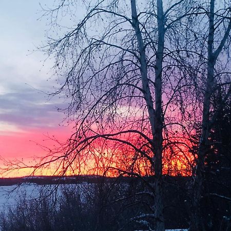 Mabuhay Lakeside Manor Bed and Breakfast Yellowknife Buitenkant foto