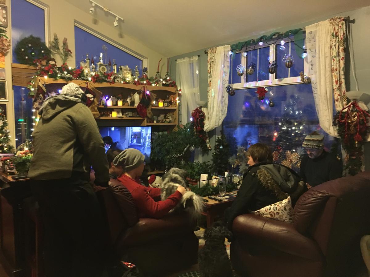 Mabuhay Lakeside Manor Bed and Breakfast Yellowknife Buitenkant foto