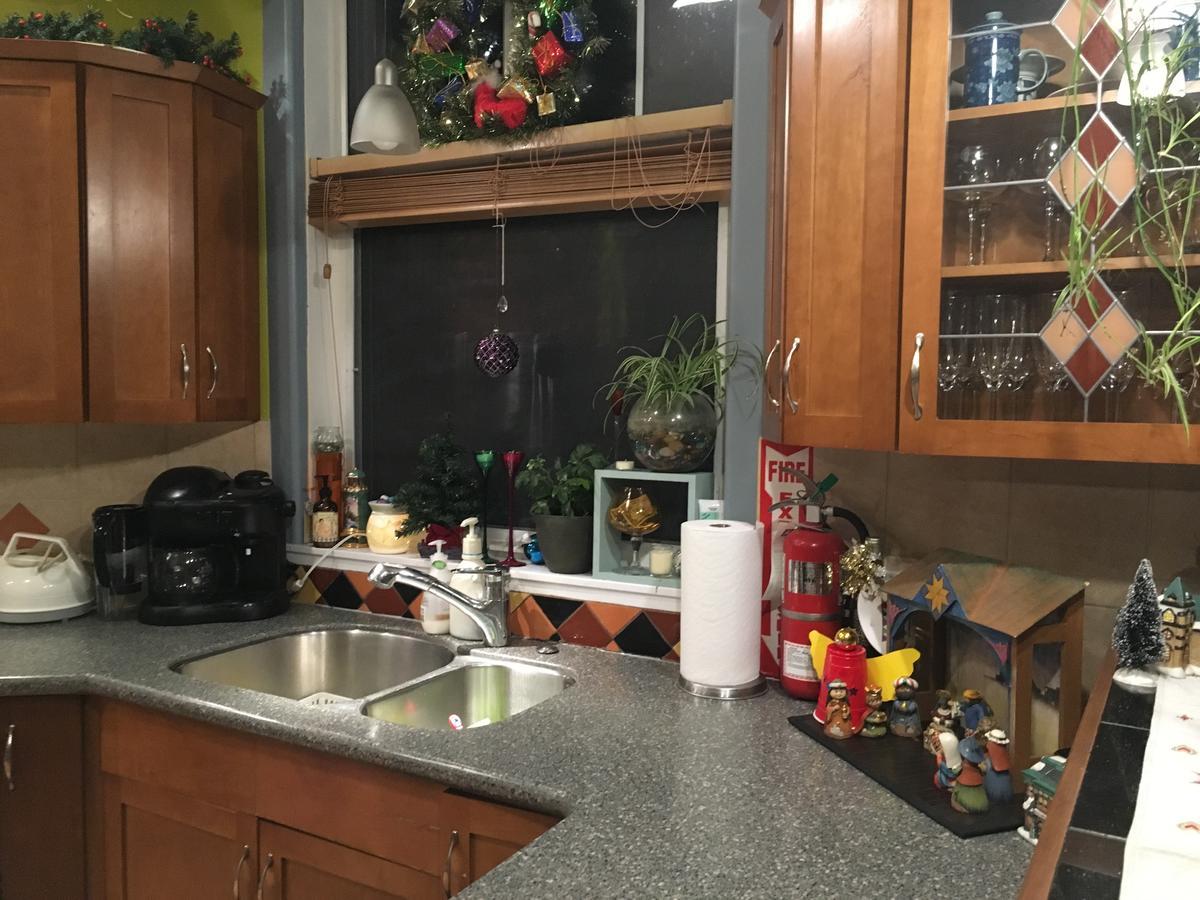 Mabuhay Lakeside Manor Bed and Breakfast Yellowknife Buitenkant foto