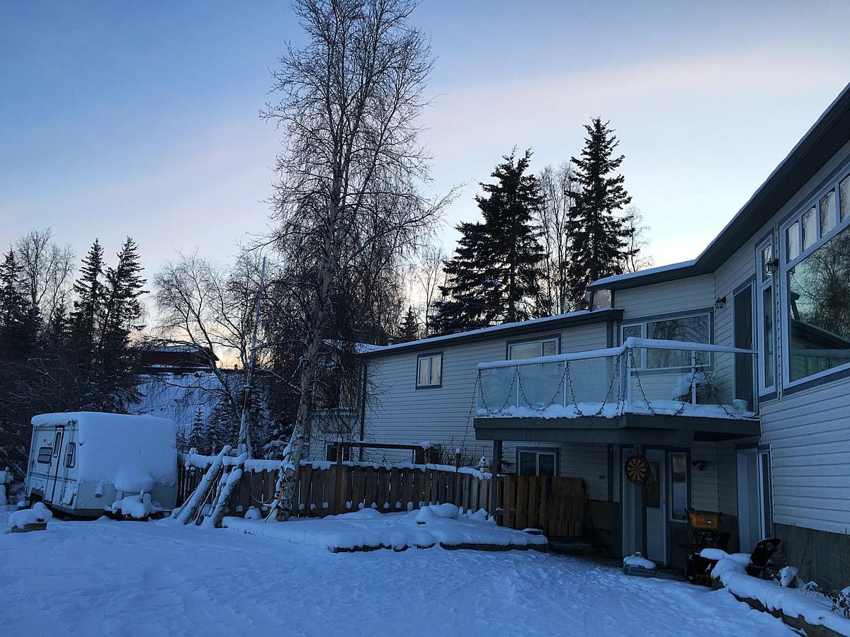 Mabuhay Lakeside Manor Bed and Breakfast Yellowknife Buitenkant foto