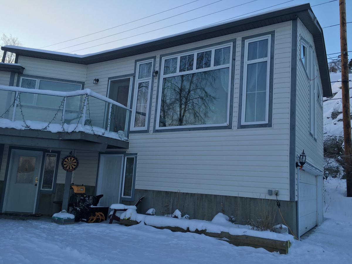Mabuhay Lakeside Manor Bed and Breakfast Yellowknife Buitenkant foto