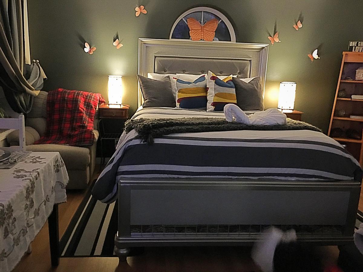 Mabuhay Lakeside Manor Bed and Breakfast Yellowknife Buitenkant foto