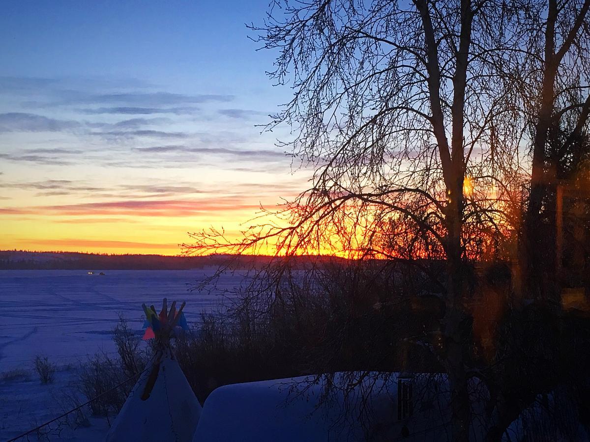 Mabuhay Lakeside Manor Bed and Breakfast Yellowknife Buitenkant foto