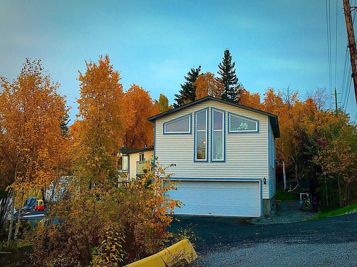Mabuhay Lakeside Manor Bed and Breakfast Yellowknife Buitenkant foto