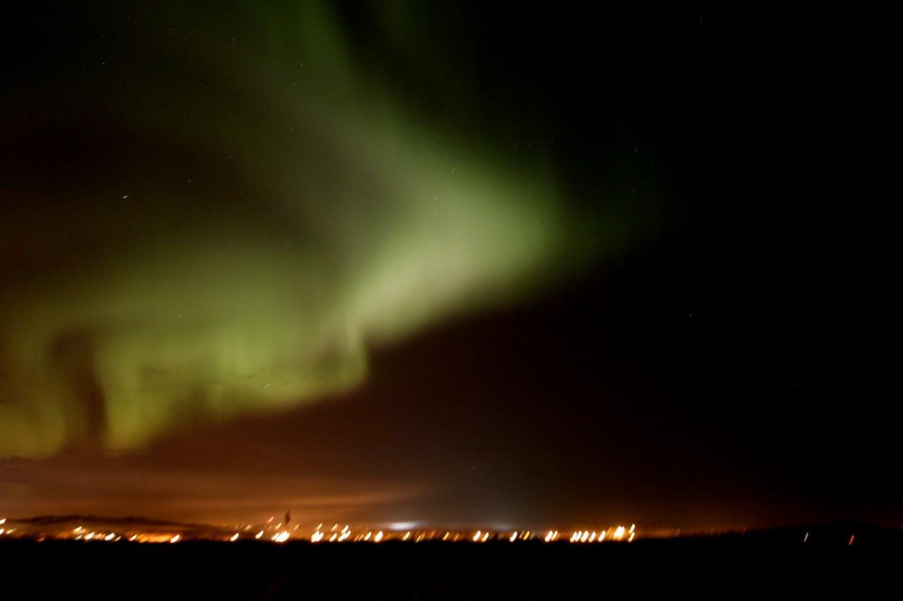 Mabuhay Lakeside Manor Bed and Breakfast Yellowknife Buitenkant foto