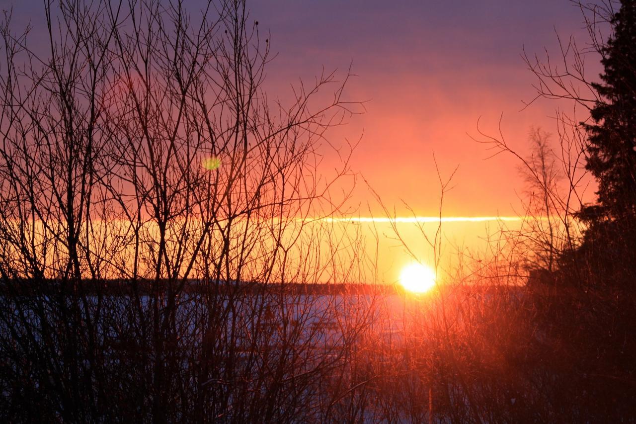 Mabuhay Lakeside Manor Bed and Breakfast Yellowknife Buitenkant foto