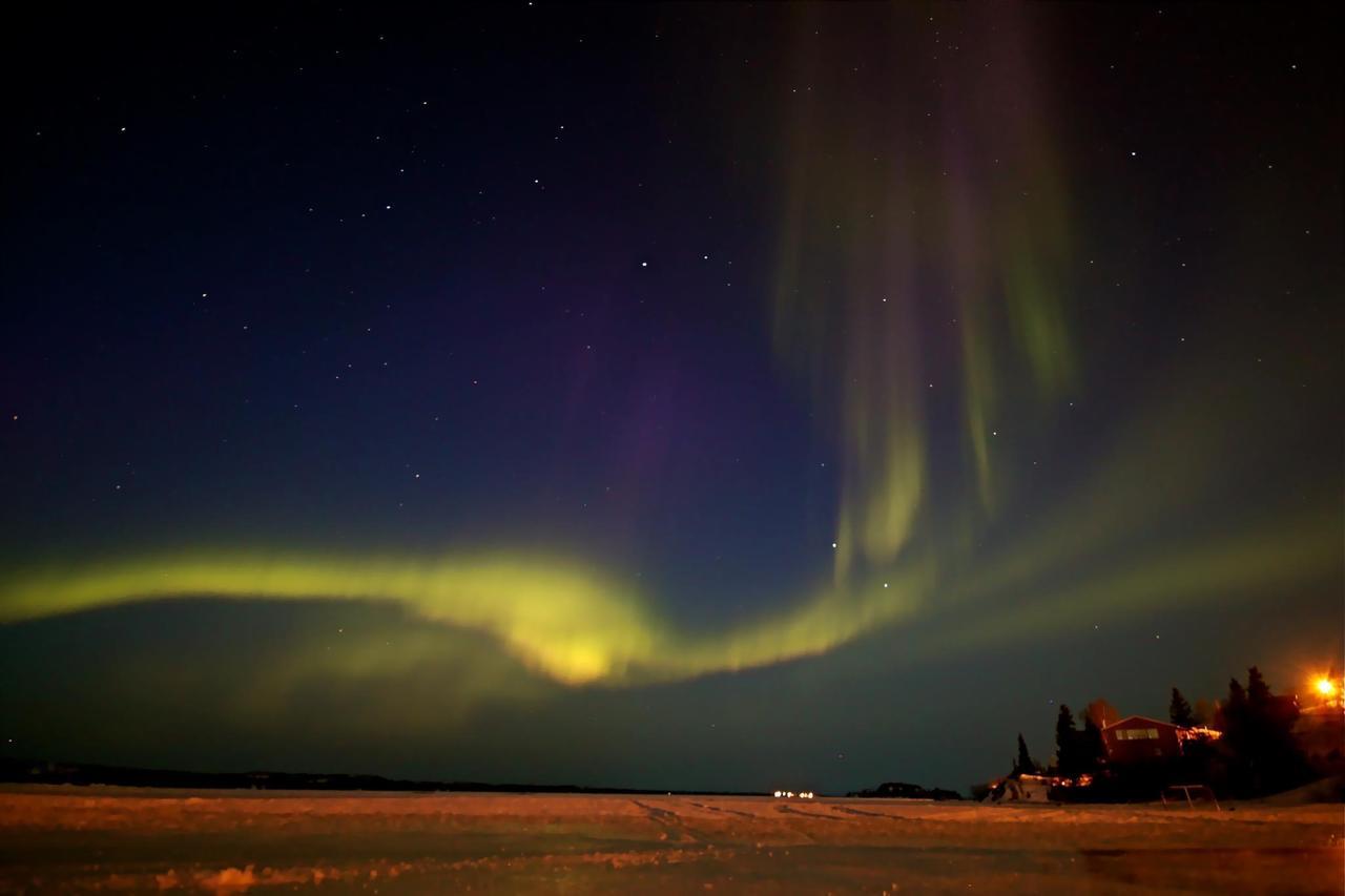 Mabuhay Lakeside Manor Bed and Breakfast Yellowknife Buitenkant foto