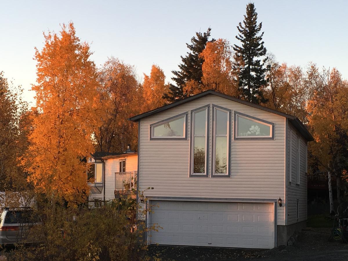 Mabuhay Lakeside Manor Bed and Breakfast Yellowknife Buitenkant foto