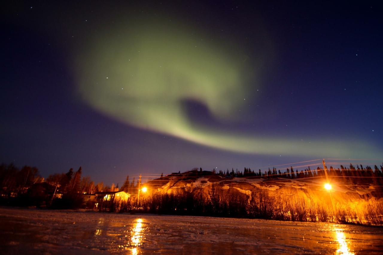 Mabuhay Lakeside Manor Bed and Breakfast Yellowknife Buitenkant foto