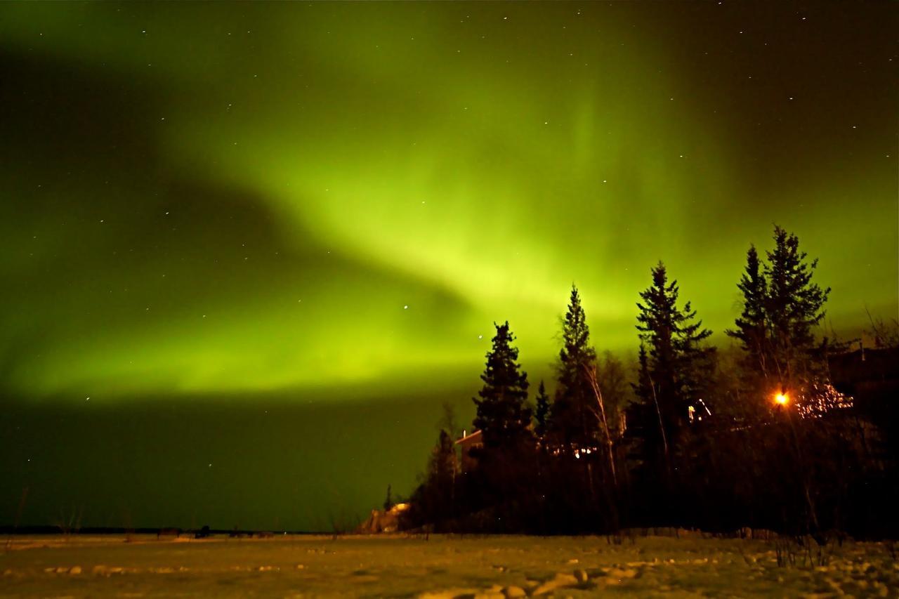 Mabuhay Lakeside Manor Bed and Breakfast Yellowknife Buitenkant foto