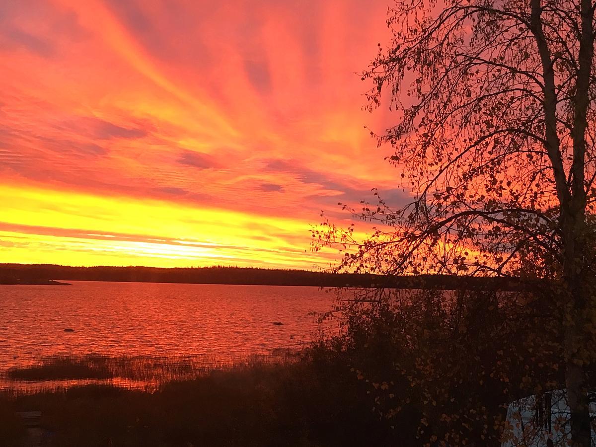 Mabuhay Lakeside Manor Bed and Breakfast Yellowknife Buitenkant foto