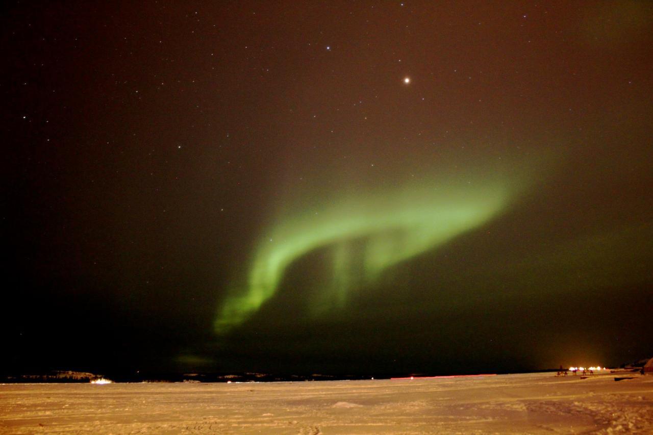 Mabuhay Lakeside Manor Bed and Breakfast Yellowknife Buitenkant foto
