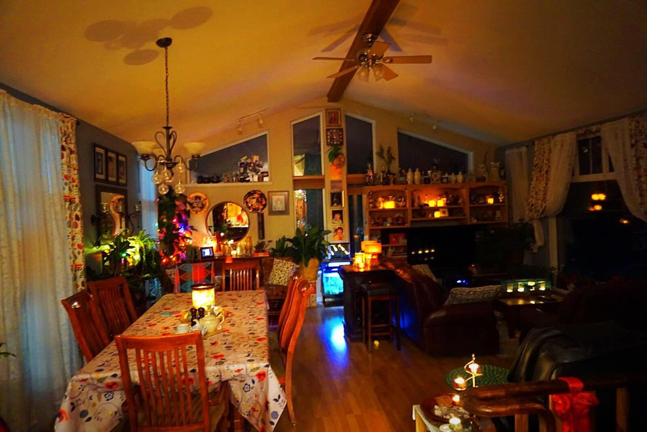 Mabuhay Lakeside Manor Bed and Breakfast Yellowknife Buitenkant foto