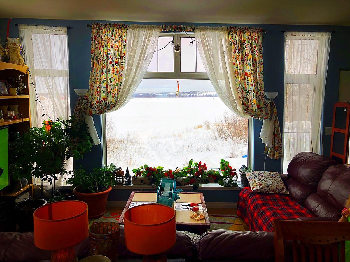 Mabuhay Lakeside Manor Bed and Breakfast Yellowknife Buitenkant foto