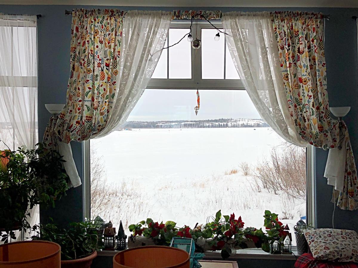Mabuhay Lakeside Manor Bed and Breakfast Yellowknife Buitenkant foto