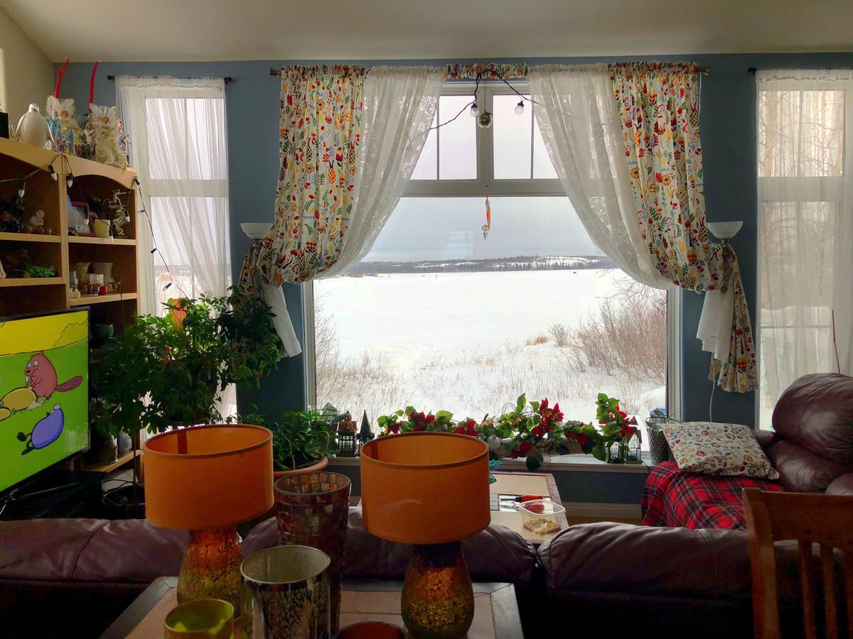 Mabuhay Lakeside Manor Bed and Breakfast Yellowknife Buitenkant foto
