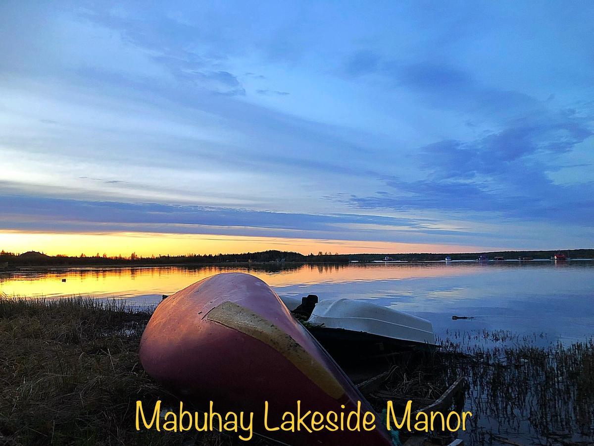 Mabuhay Lakeside Manor Bed and Breakfast Yellowknife Buitenkant foto