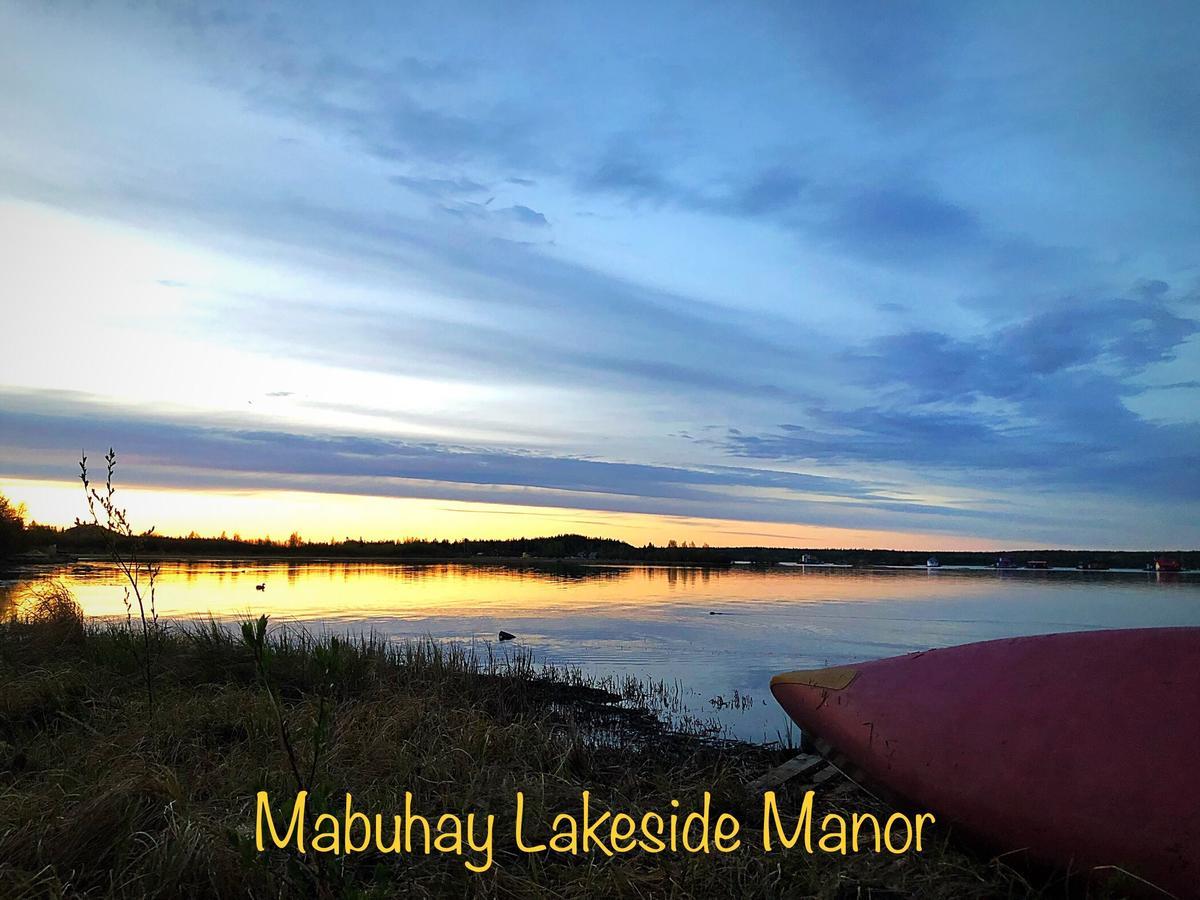 Mabuhay Lakeside Manor Bed and Breakfast Yellowknife Buitenkant foto