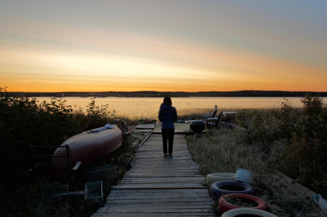 Mabuhay Lakeside Manor Bed and Breakfast Yellowknife Buitenkant foto