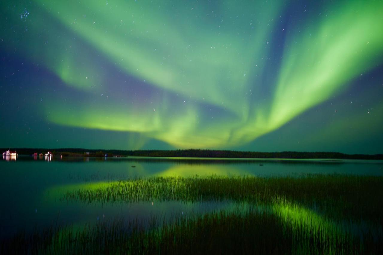 Mabuhay Lakeside Manor Bed and Breakfast Yellowknife Buitenkant foto