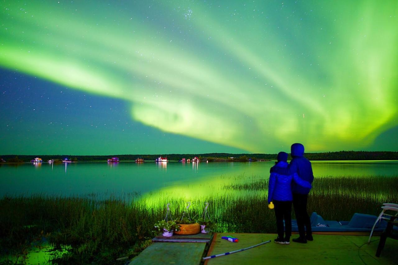 Mabuhay Lakeside Manor Bed and Breakfast Yellowknife Buitenkant foto