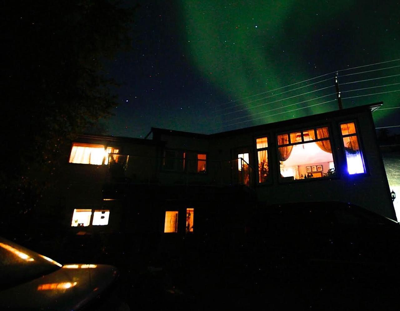 Mabuhay Lakeside Manor Bed and Breakfast Yellowknife Buitenkant foto