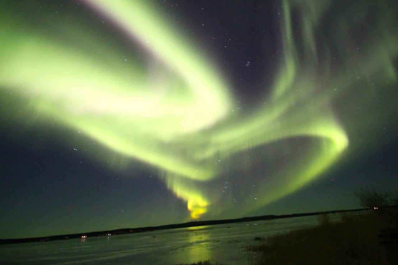 Mabuhay Lakeside Manor Bed and Breakfast Yellowknife Buitenkant foto