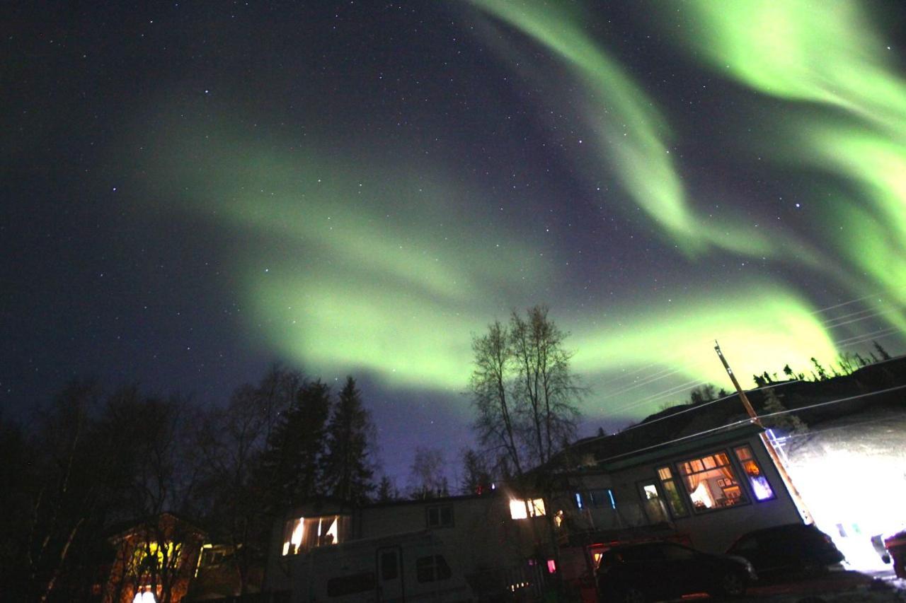 Mabuhay Lakeside Manor Bed and Breakfast Yellowknife Buitenkant foto