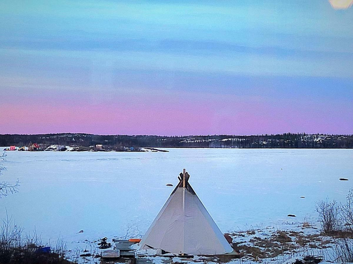 Mabuhay Lakeside Manor Bed and Breakfast Yellowknife Buitenkant foto