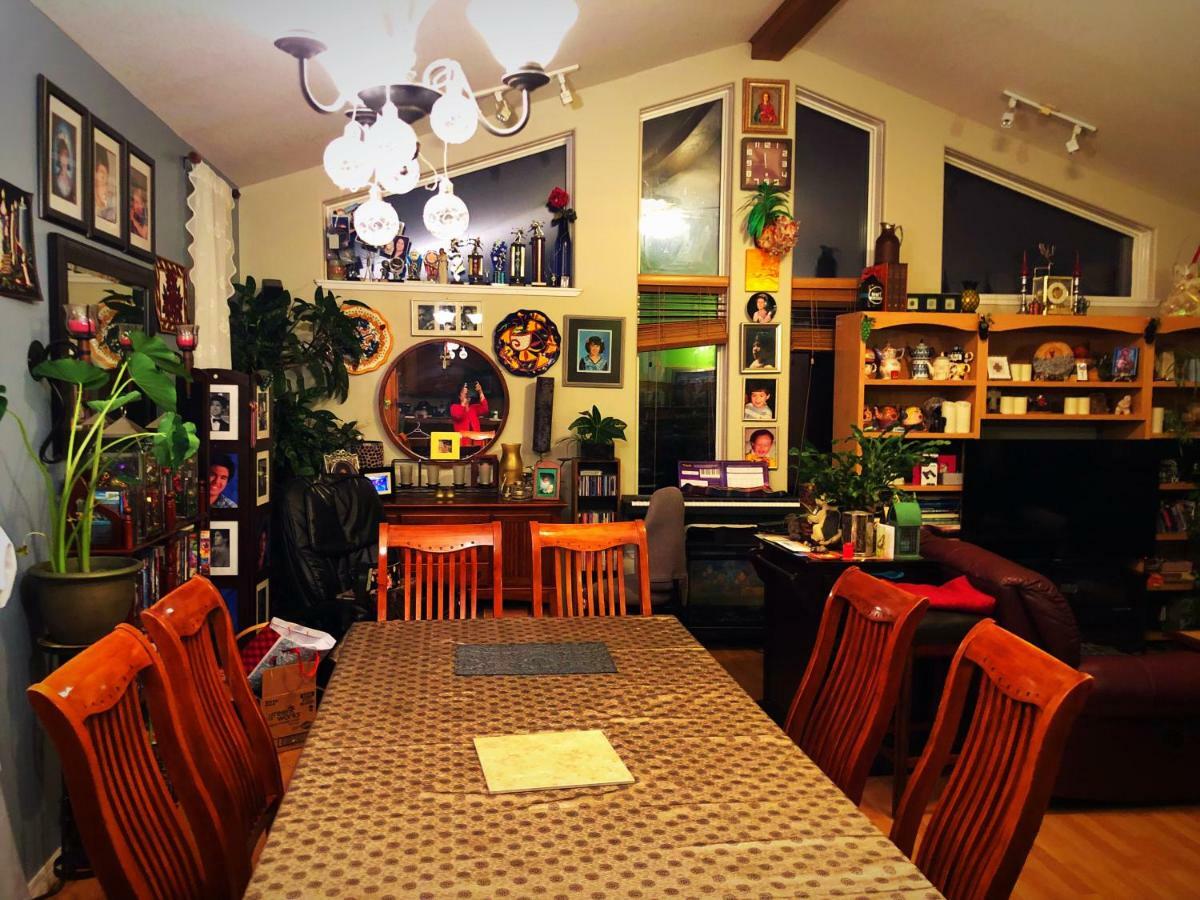 Mabuhay Lakeside Manor Bed and Breakfast Yellowknife Buitenkant foto