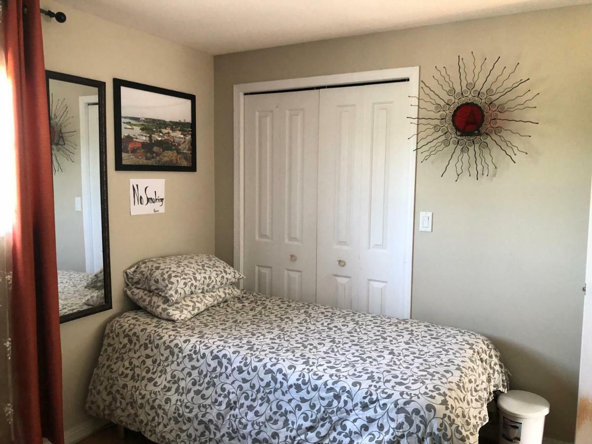 Mabuhay Lakeside Manor Bed and Breakfast Yellowknife Buitenkant foto
